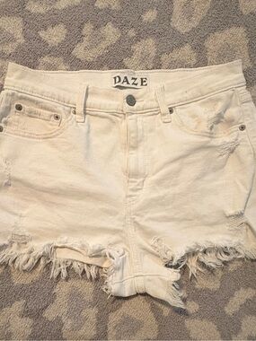 DAZE High-Waist White Frayed Denim Shorts